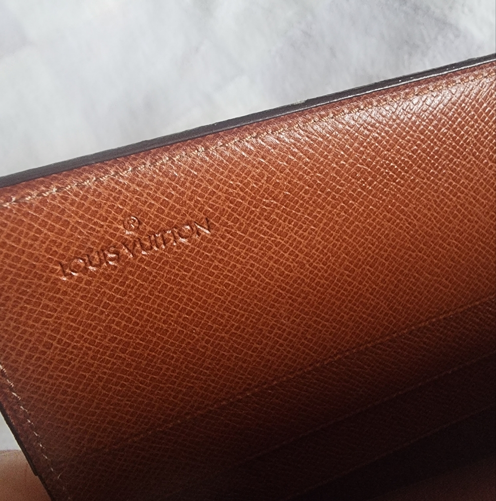 Authentic Louis Vuitton Monogram bi fold wallet - Picture 4 of 12